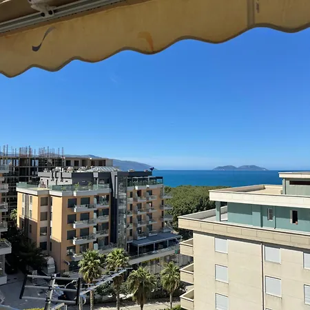 Holiday Apartment דירה